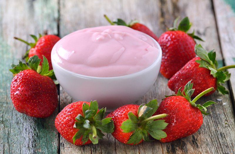 Yogurt_Strawberry_530596_1280x840.jpg.55646f5081acf5d3d14fc7a836215c69.jpg