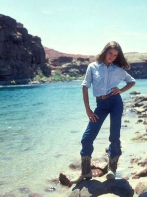 brooke-shields-as-teenager-24.thumb.jpg.f7b76f58f9f06a243ed356dec698167d.jpg